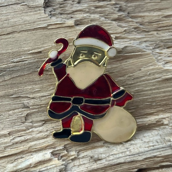 Vintage Grumpy Santa Pin / Brooch Christmas Wearable Lightweight - Picture 3 of 3
